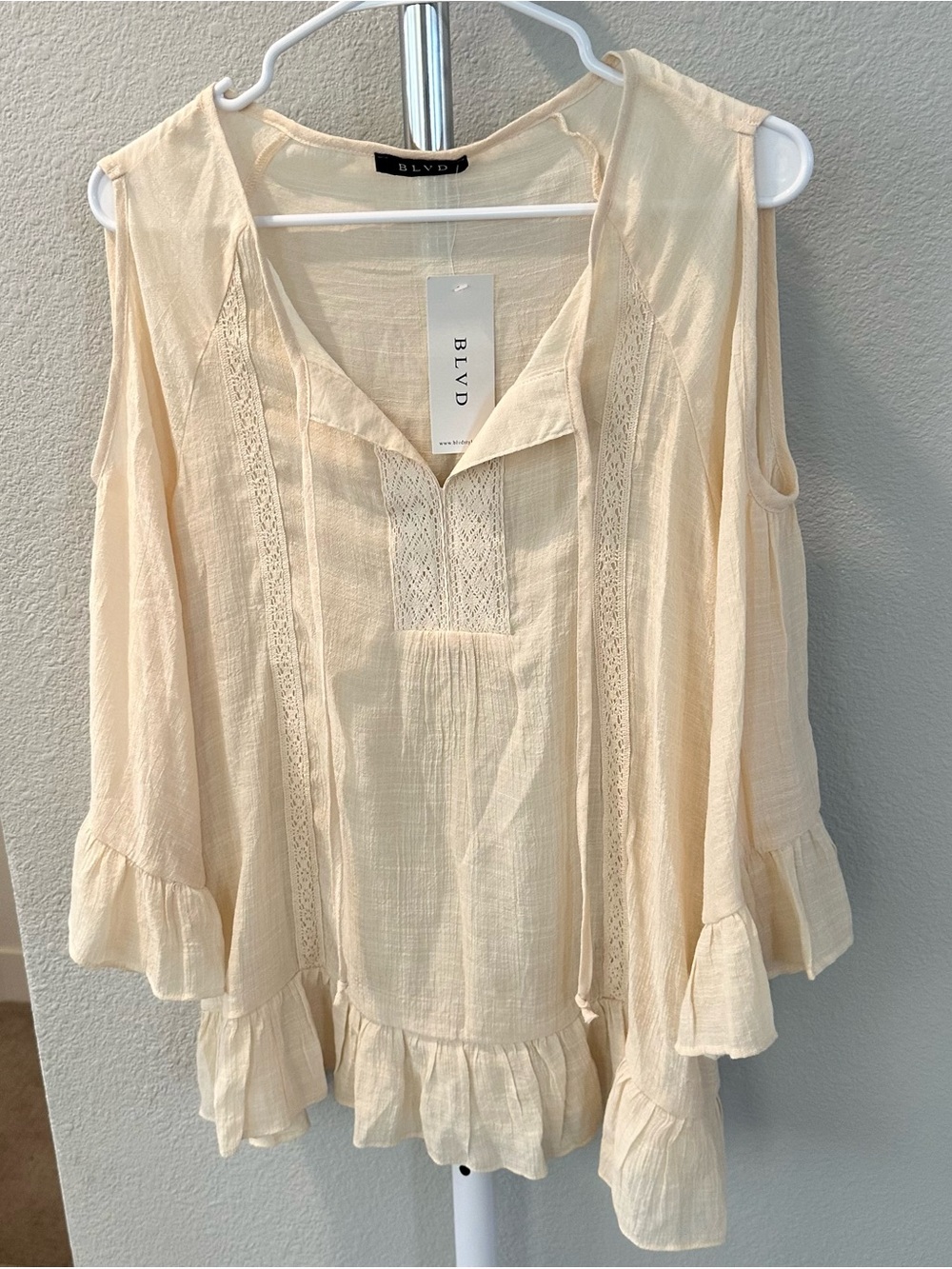 NWT BLVD Lace-Trim Boho Blouse Top Long- Sleeve in Cream, Women’s Medium